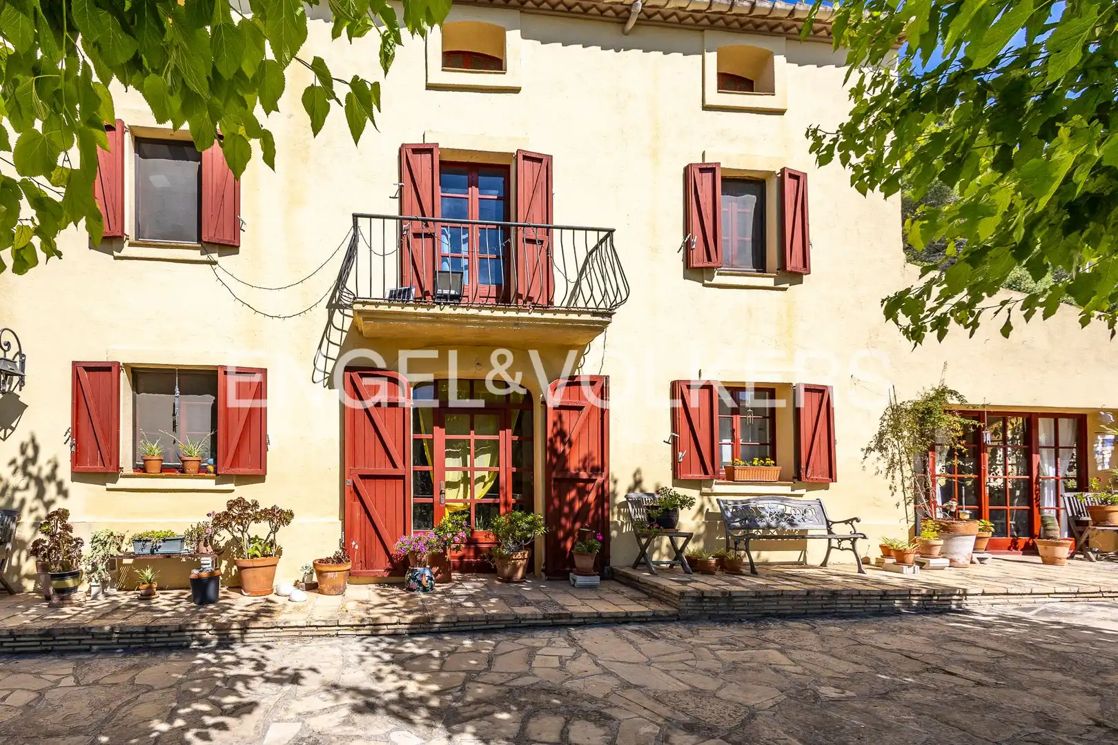 Vista exterior de Casa o xalet en venda en Torrelles de Foix amb Calefacció, Jardí privat i Terrassa