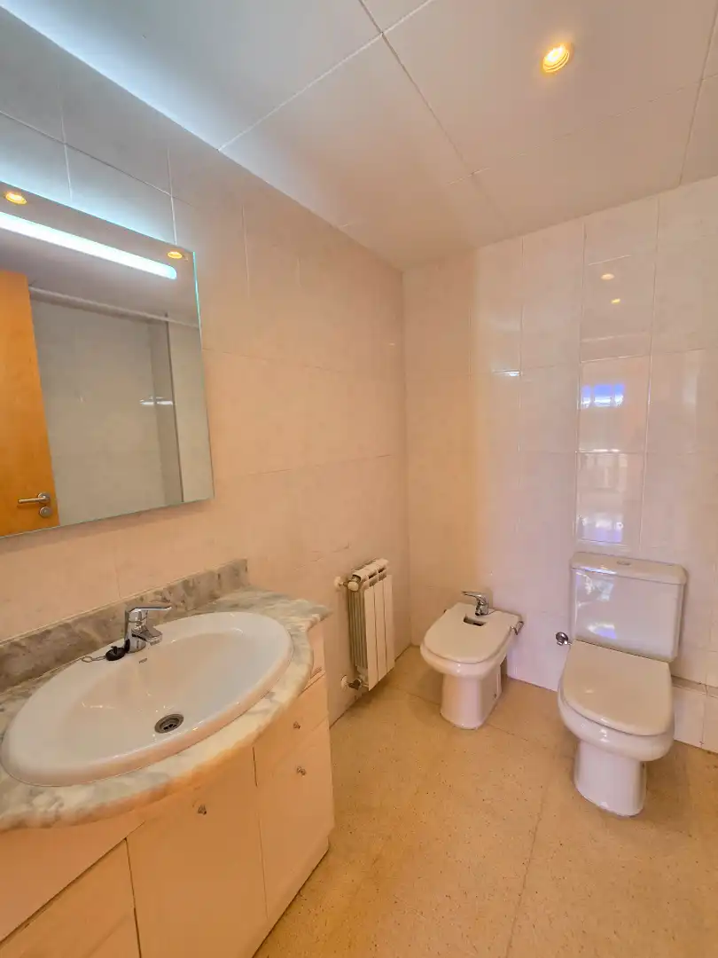 Baño de Piso en venta en Tarragona con Aire acondicionado, Calefacción y Terraza