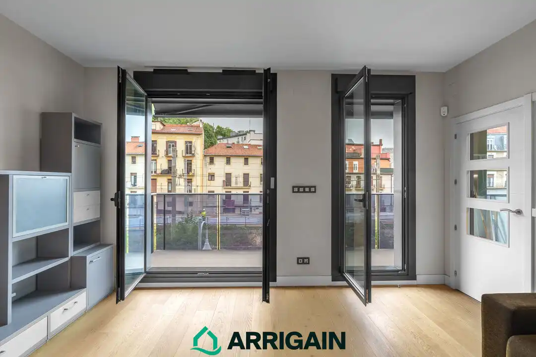 Habitación de Piso en venta en Donostia - San Sebastián  con Calefacción, Terraza y Trastero