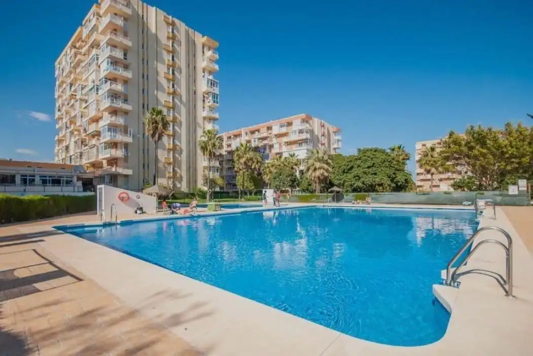 Piscina de Apartament en venda en Benalmádena amb Terrassa i Piscina comunitària