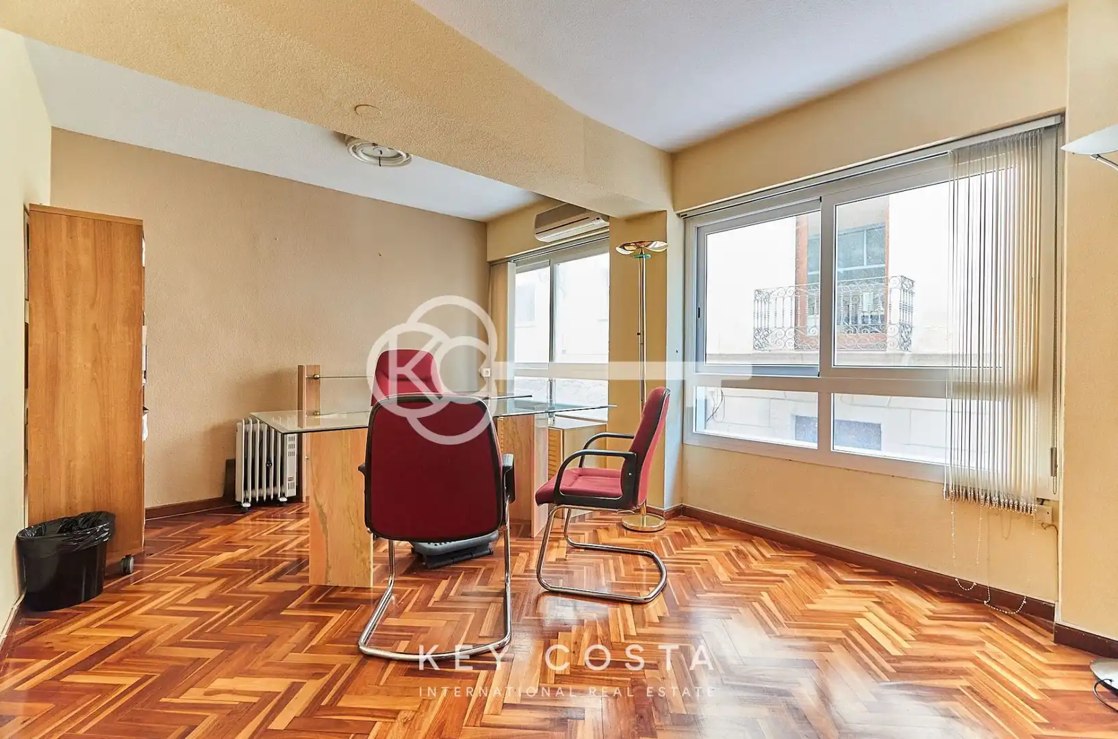Office for sale in Barrio del Centro