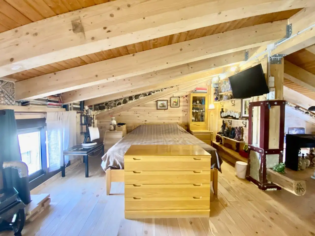 Habitación de Dúplex en venta en Sant Joan Les Fonts con Calefacción, Trastero y Balcón