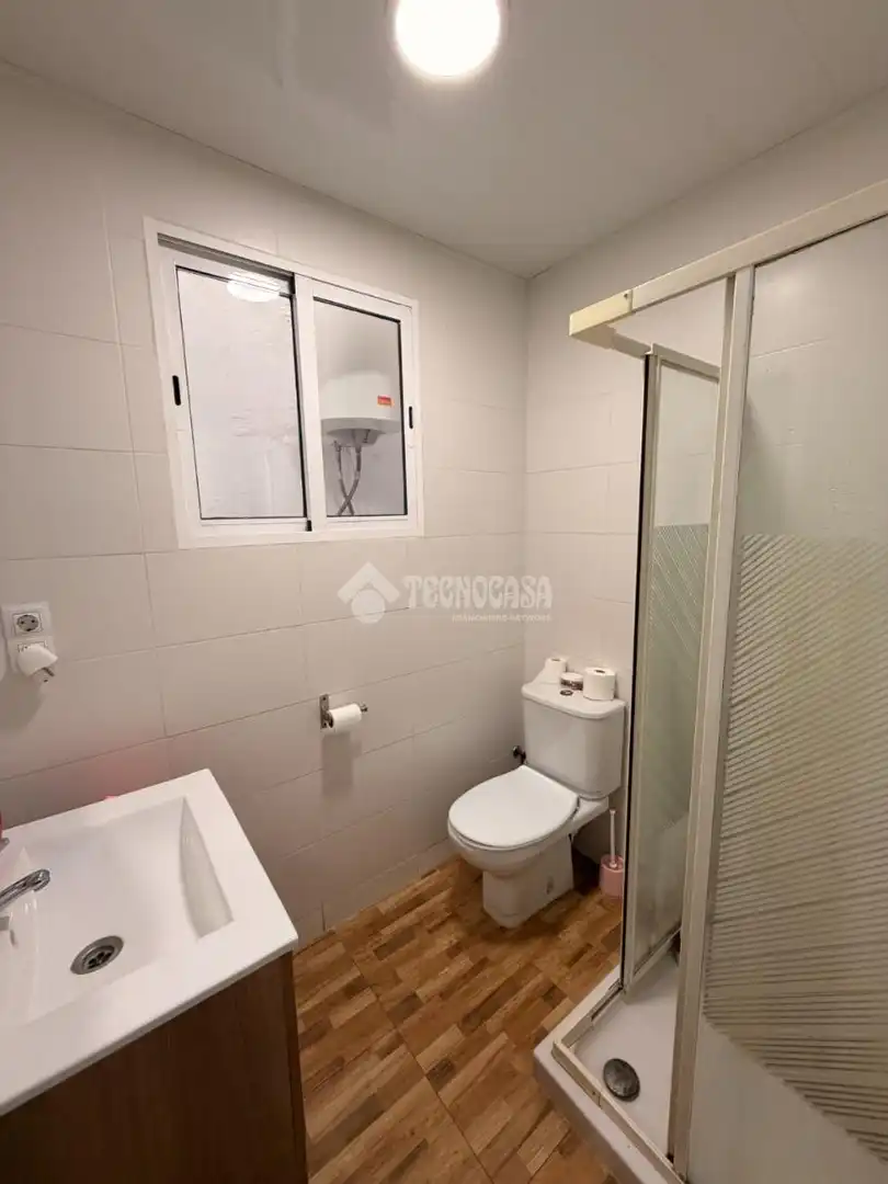 Casa bifamiliare con terrazza in vendita a Centre - Sant Oleguer, imagen 2