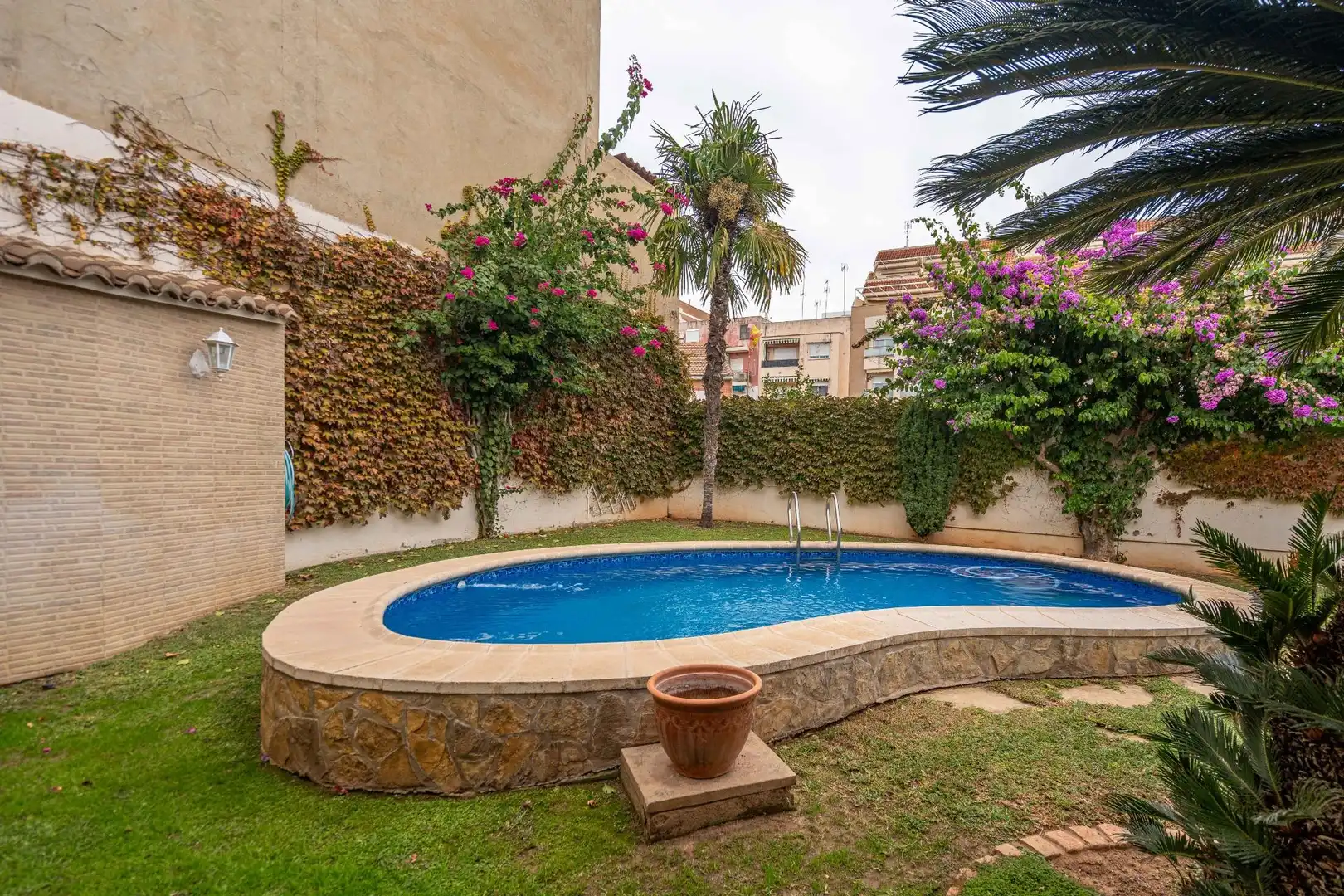 Piscina de Casa o xalet en venda en Canals amb Aire condicionat, Calefacció i Jardí privat