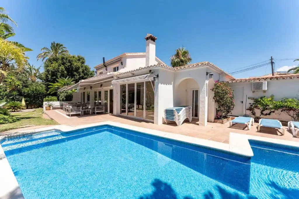 Xalet amb piscina en venda a Elviria - Cabopino