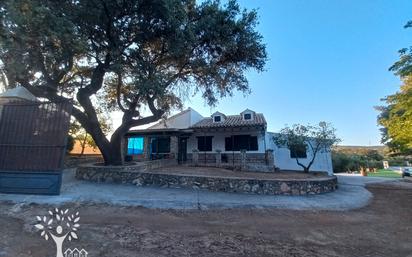 Außenansicht von Haus oder Chalet zum verkauf in Hornachuelos mit Klimaanlage, Privatgarten und Terrasse