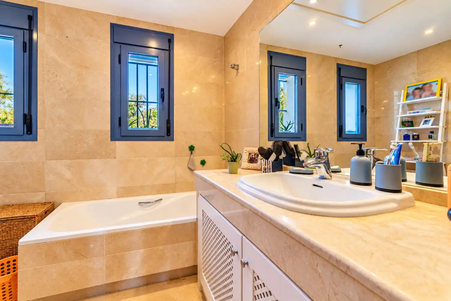 Bathroom of Houses for sale in Sotogrande Costa