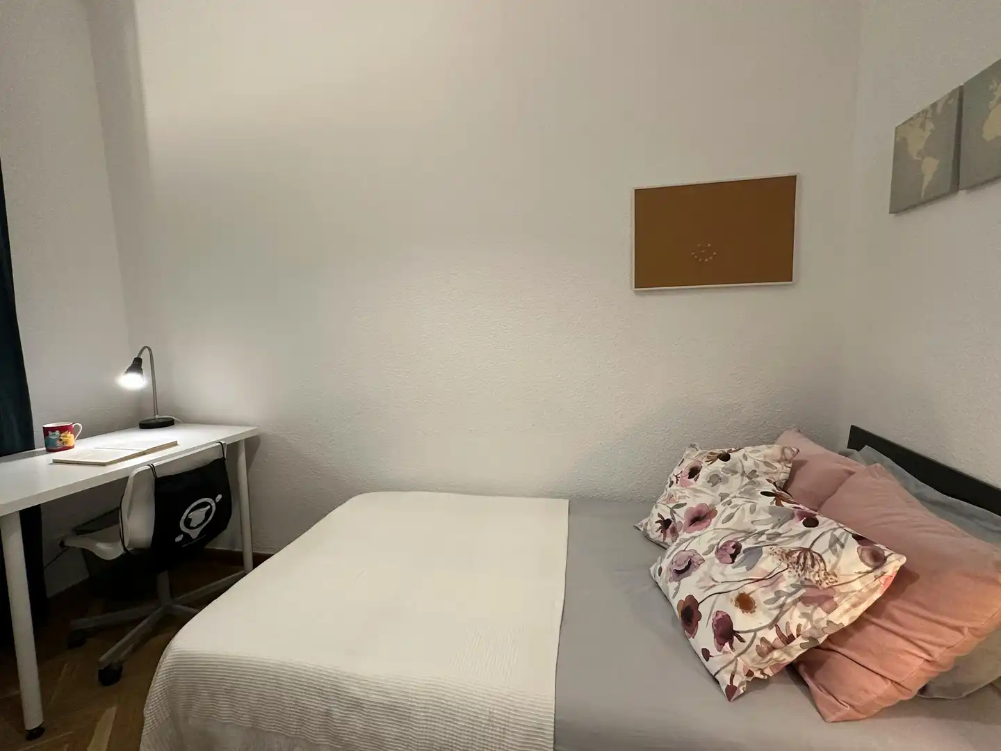 Bedroom of Flat for share in Madrid  with Heating and Furnished