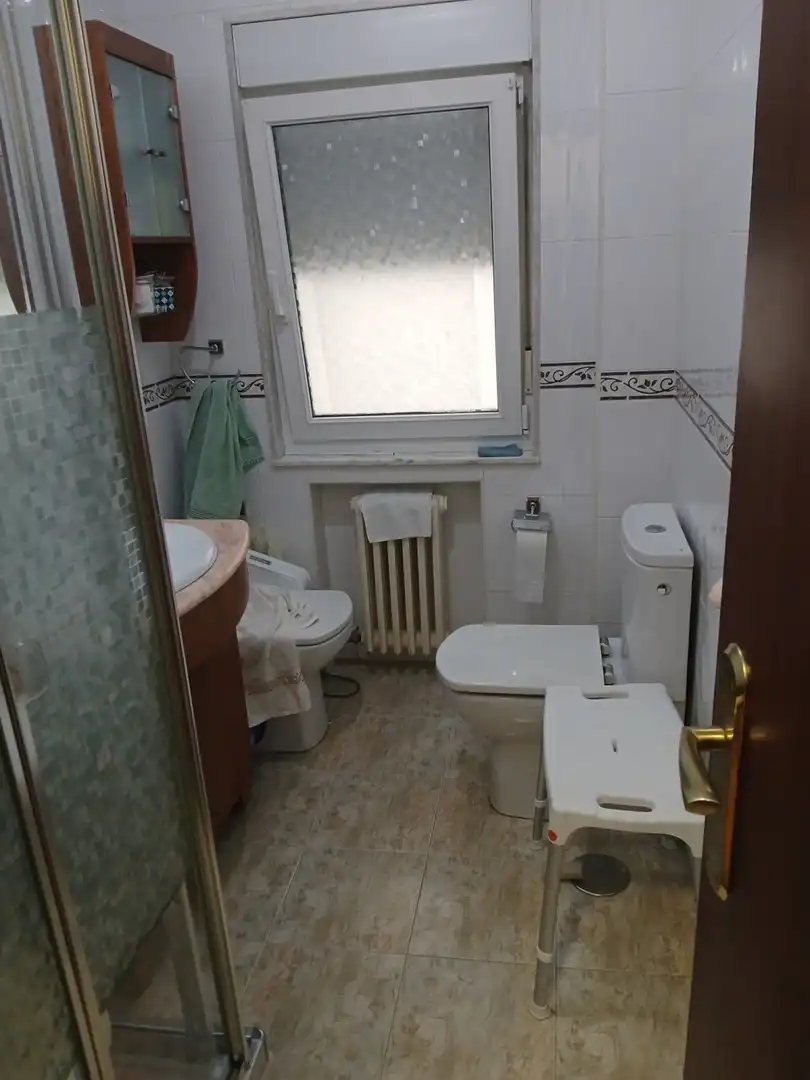 Baño de Piso en venta en Avilés con Calefacción y Parquet