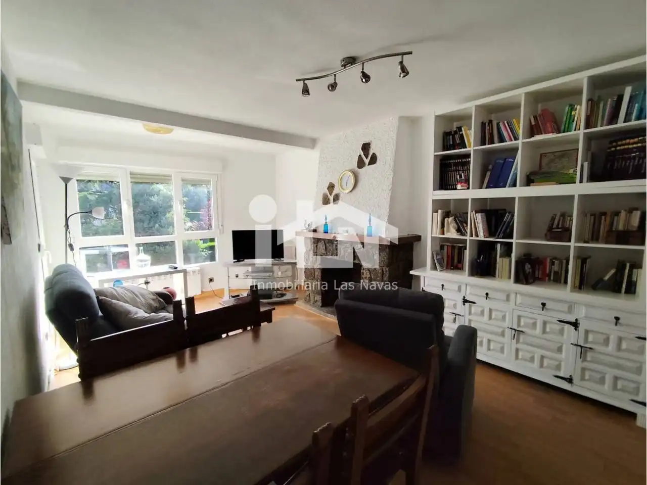 Living room of Flat for sale in Las Navas del Marqués   with Heating, Terrace and Storage room
