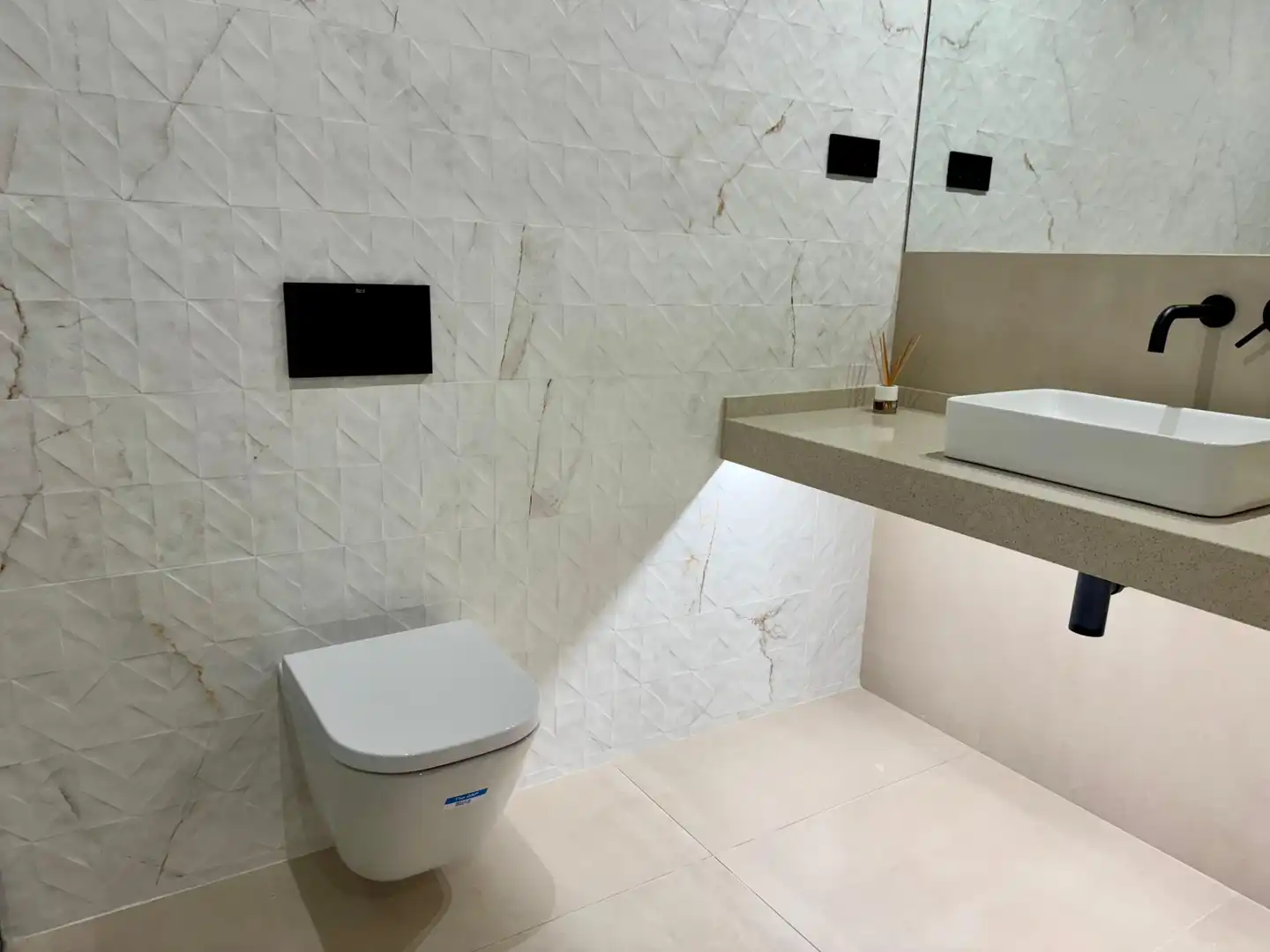 Bathroom of Flat for rent in Badalona  with Air Conditioner, Heating and Furnished