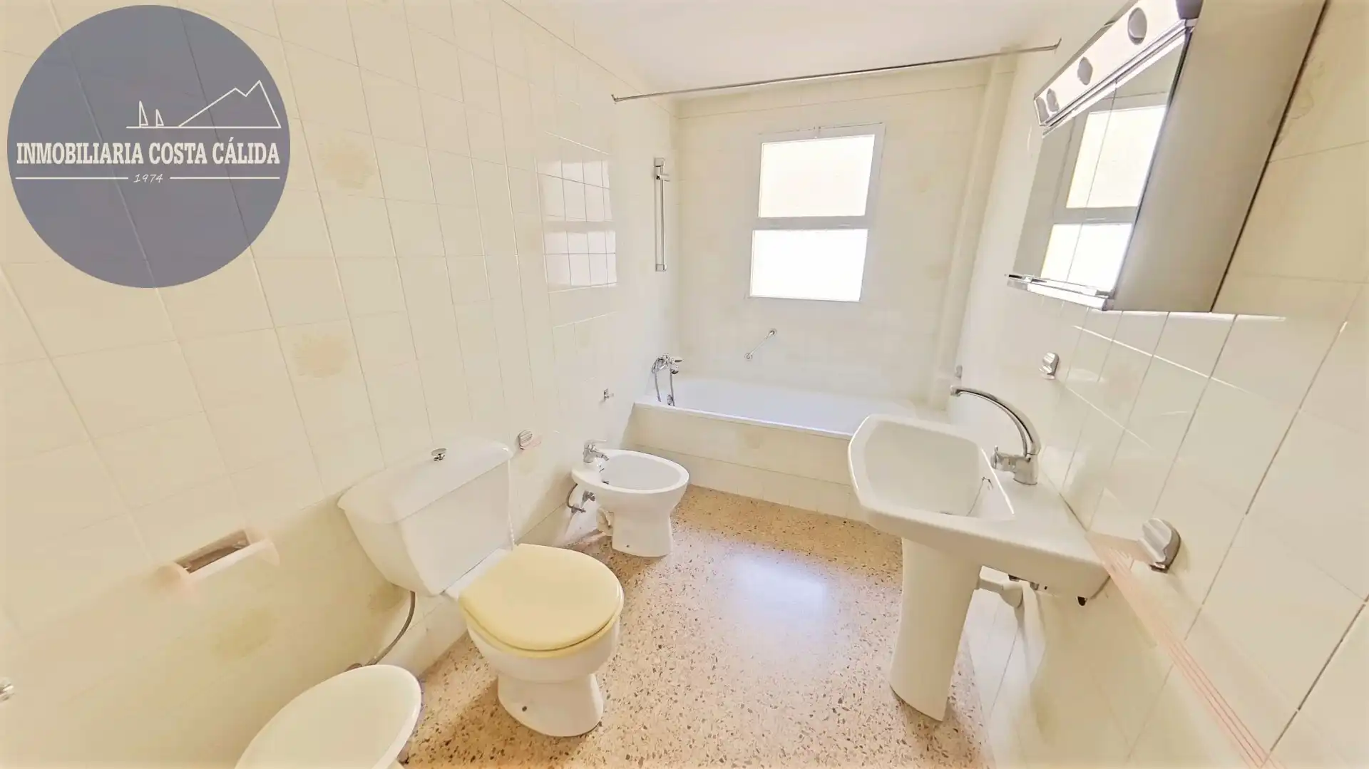 Baño de Piso en venta en Águilas con Amueblado y Balcón