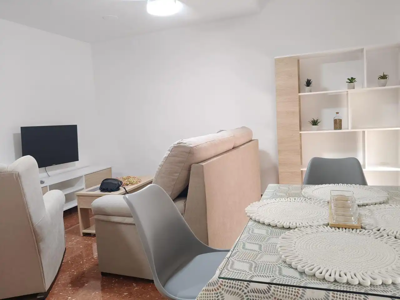 Sala de estar de Planta baja de alquiler en Lucena con Terraza, Trastero y Amueblado