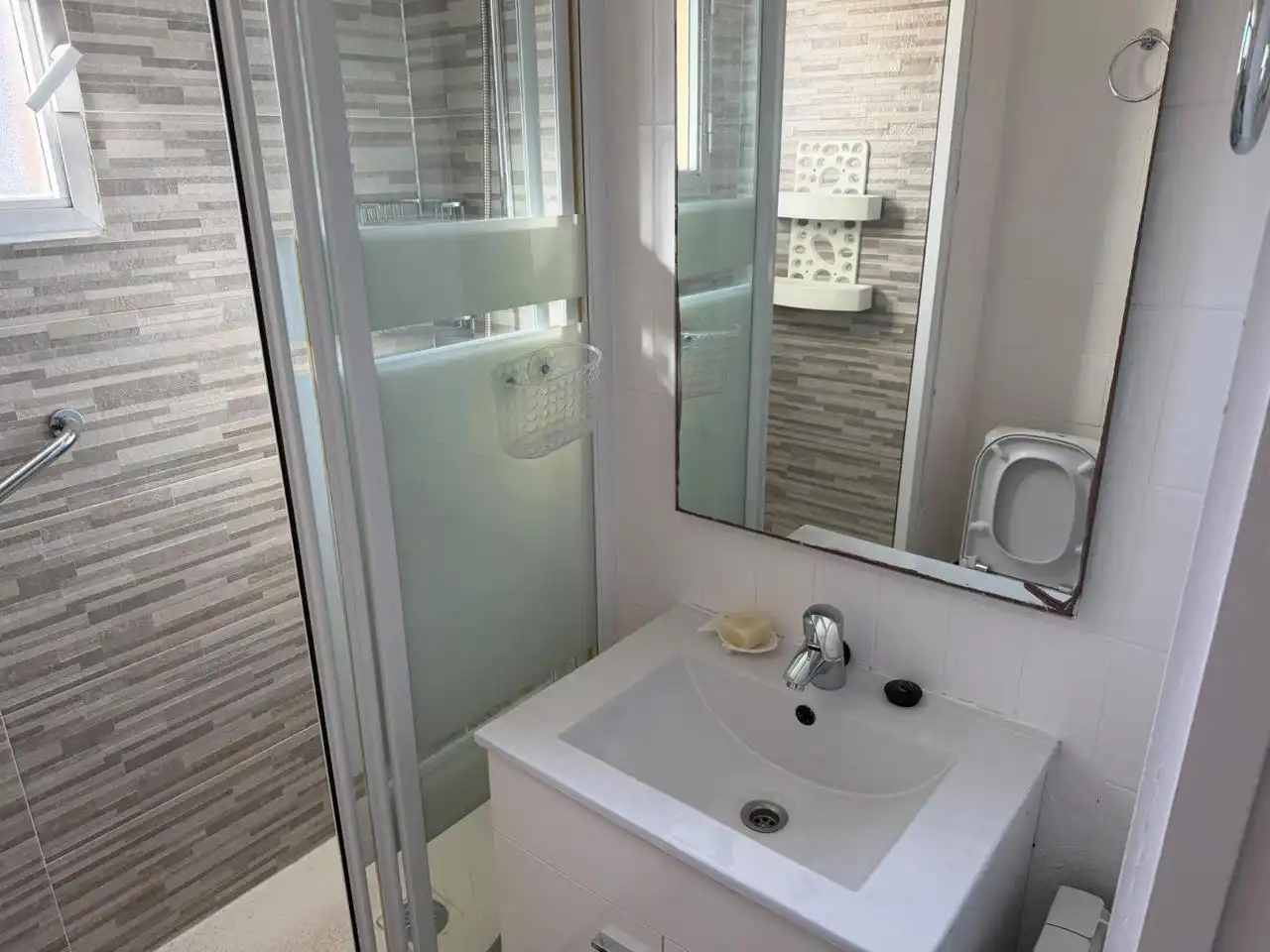 Badezimmer von Wohnung zur Miete in Ciudad Lineal