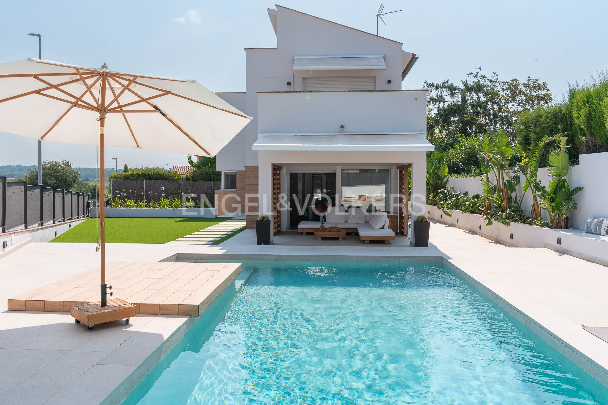 Piscina de Casa o xalet en venda en Santa Eulàlia de Ronçana amb Aire condicionat, Calefacció i Jardí privat