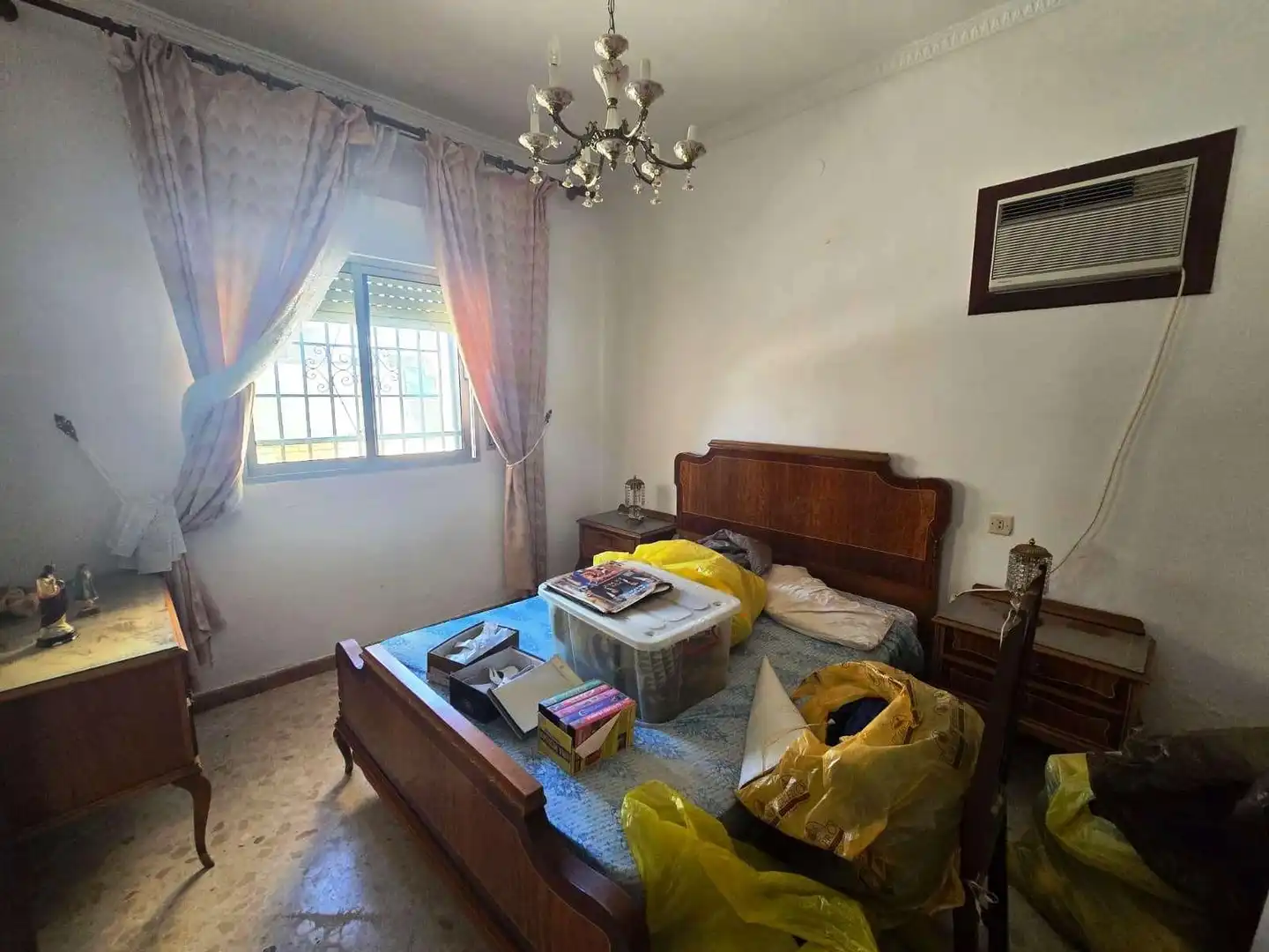 Habitación de Casa o chalet en venta en Valencina de la Concepción con Terraza, Trastero y Piscina