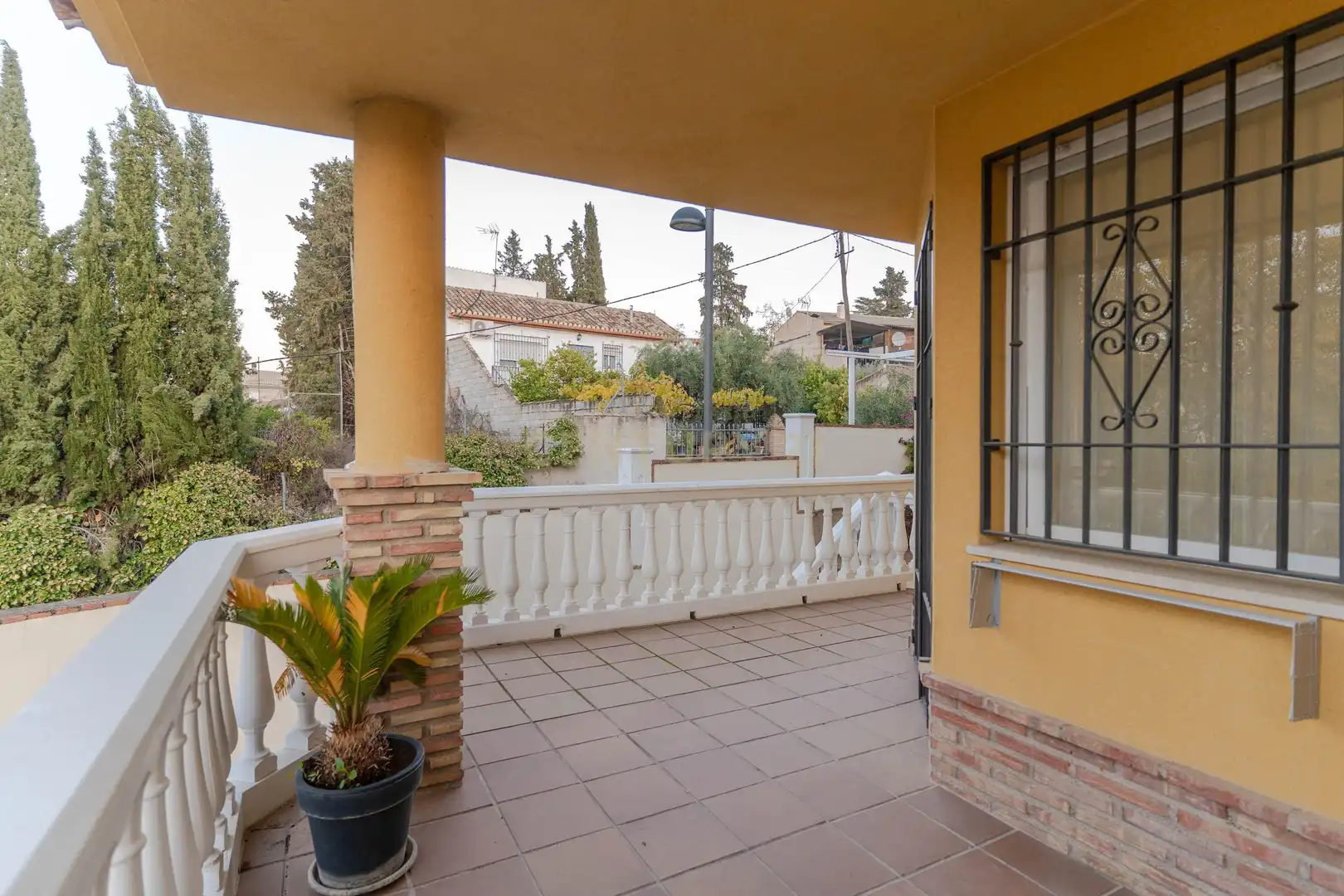 Terrassa de Casa adosada en venda en La Zubia amb Aire condicionat, Jardí privat i Traster