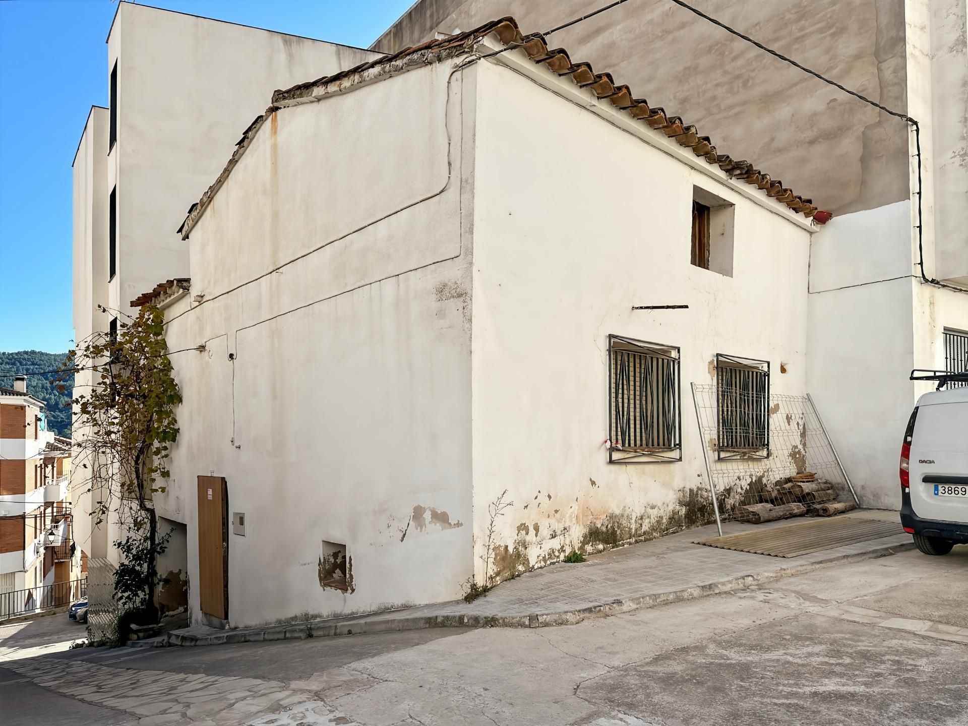 Vista exterior de Casa adosada en venda en Montanejos amb Terrassa