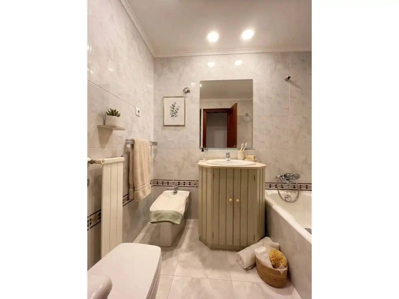 Badezimmer von Wohnung zum Verkauf in Leioa mit Heizung und Terrasse