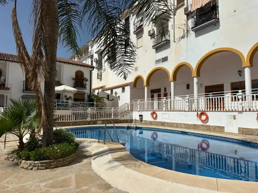 Piscina de Dúplex en venda en Álora amb Aire condicionat, Terrassa i Piscina