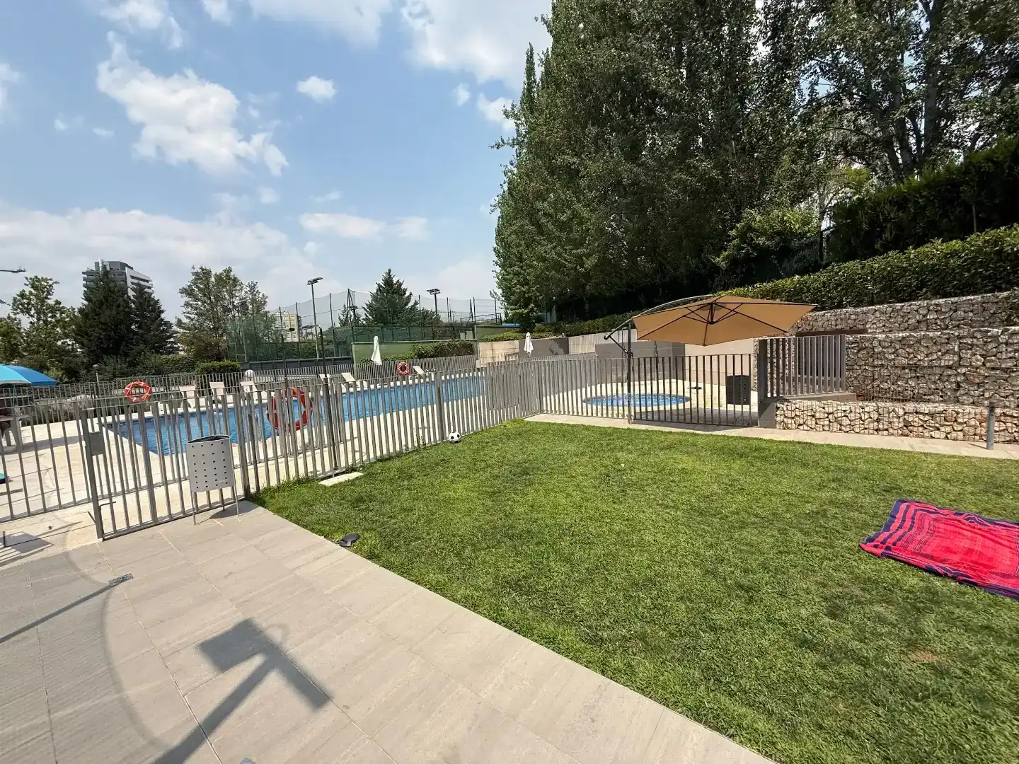 Piscina de Dúplex en venda en  Madrid Capital amb Aire condicionat i Piscina