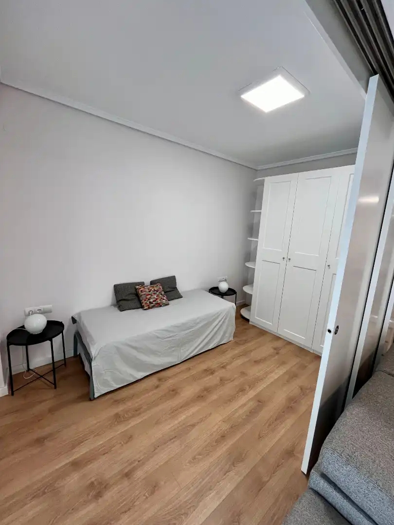 Schlafzimmer von Wohnung zur Miete in Valencia mit Klimaanlage, Heizung und Terrasse