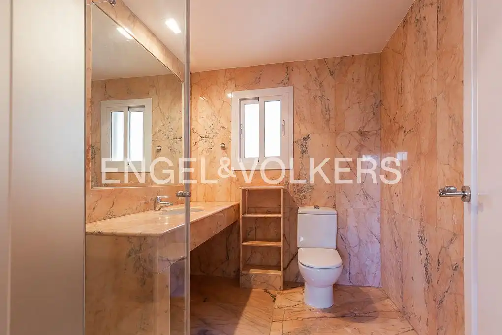 Baño de Piso en venta en Valencia con Aire acondicionado, Calefacción y Parquet
