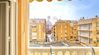 Vista exterior de Pis en venda en Guardamar del Segura amb Aire condicionat, Terrassa i Piscina comunitària