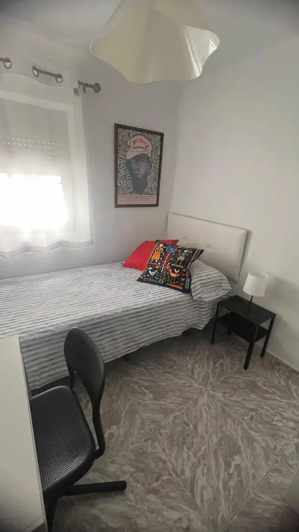 Habitación de Planta baja para compartir en Granada con Aire acondicionado, Amueblado y Horno
