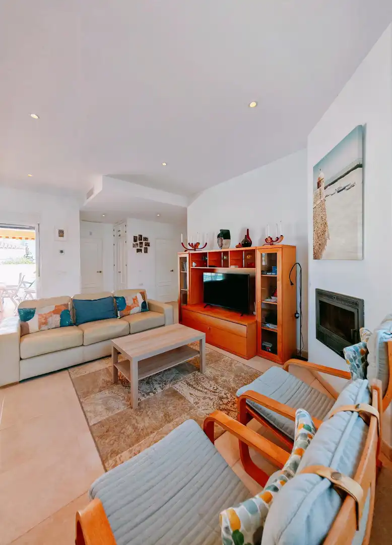 Sala d'estar de Casa o xalet en venda en Chiclana de la Frontera amb Aire condicionat, Jardí privat i Piscina