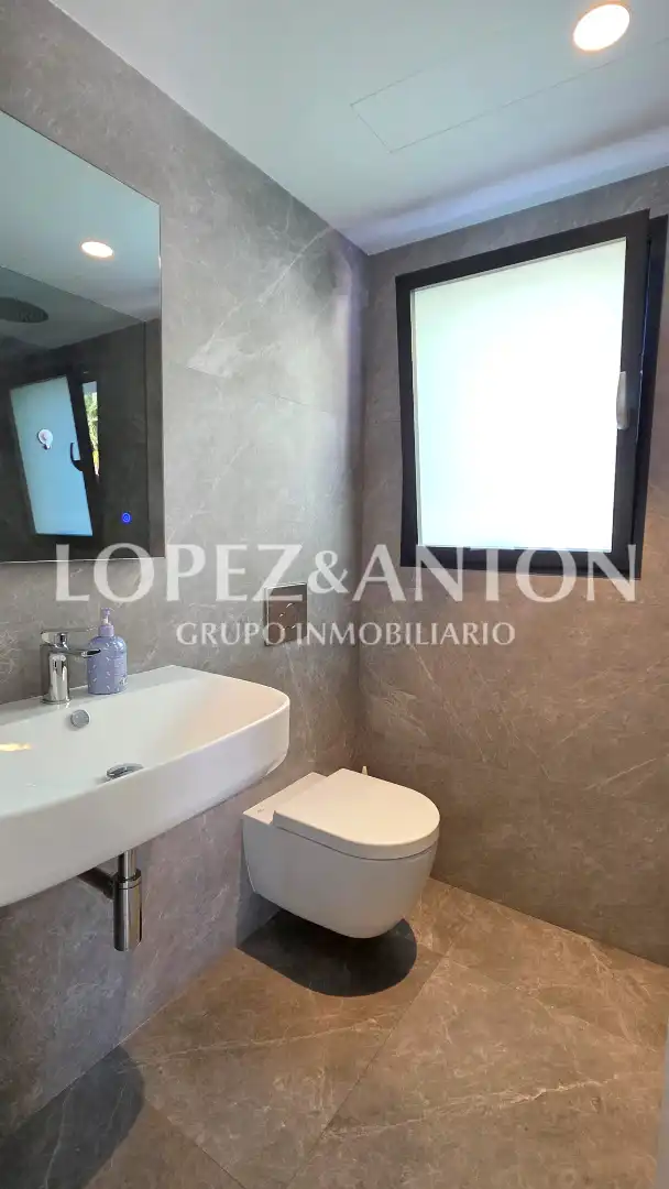 Bathroom of Houses for sale in L'Eliana  with Air Conditioner, Heating and Private garden