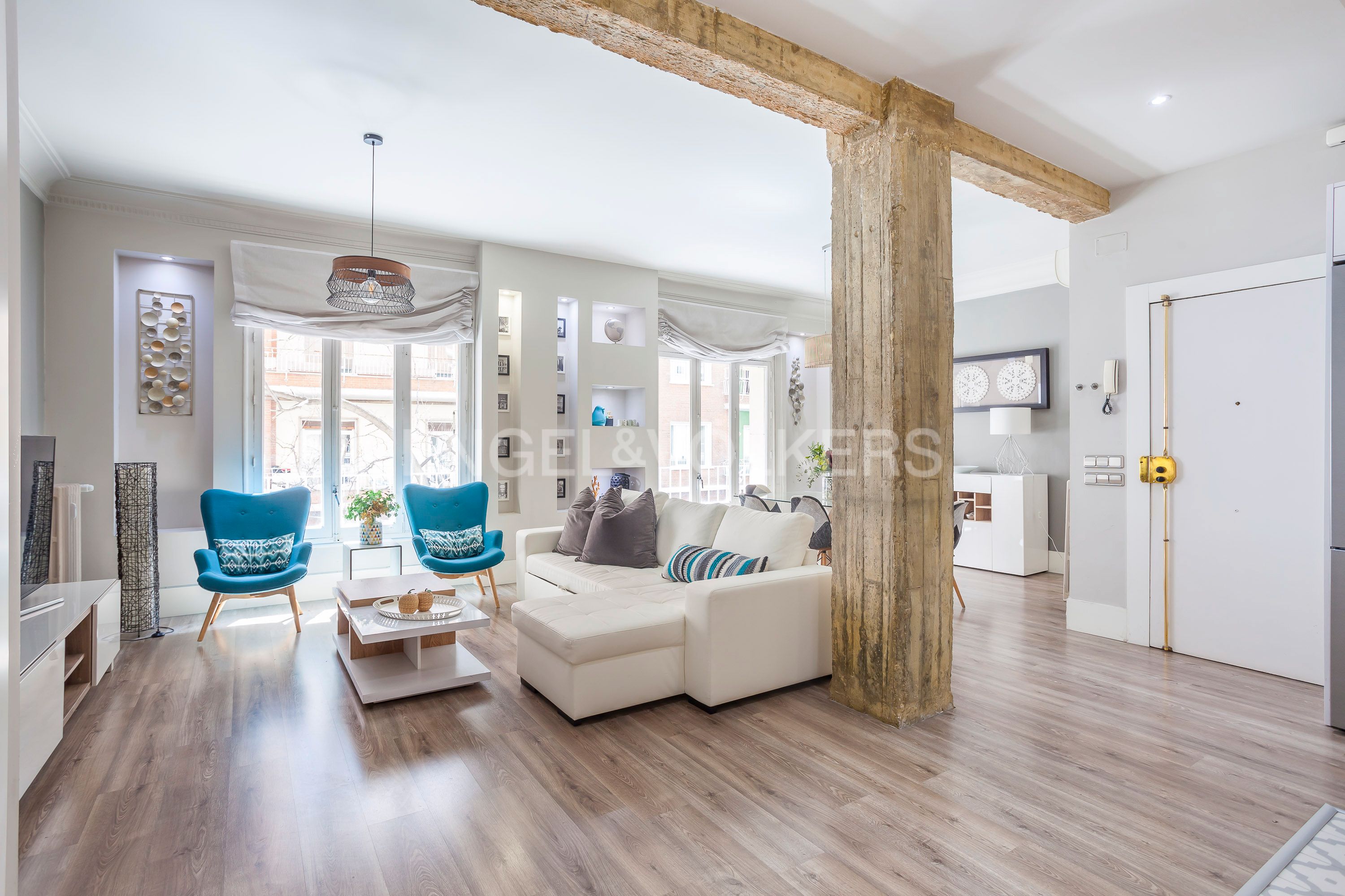 Living room of Apartment for sale in  Madrid Capital  with Air Conditioner, Heating and Storage room