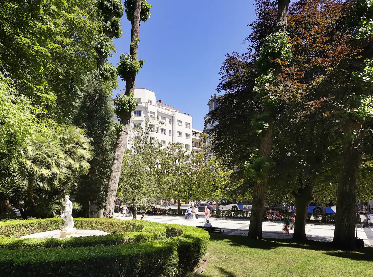 Vista exterior de Pis en venda en Oviedo  amb Calefacció i Terrassa