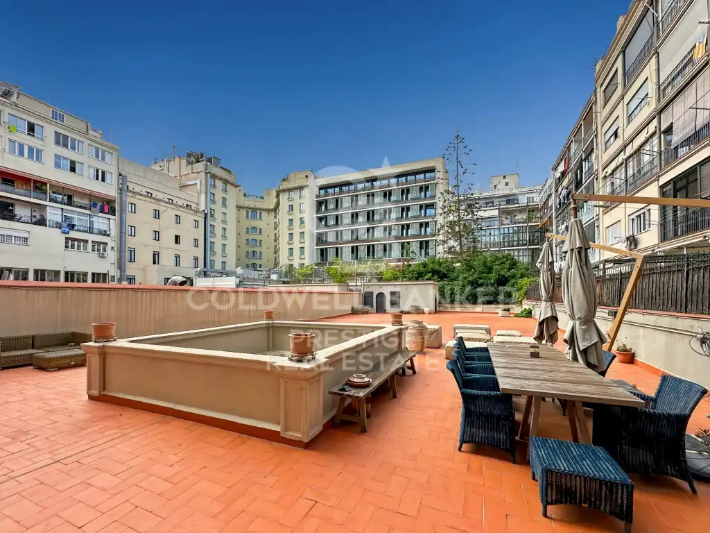 Piso con ascensor en venta en Calle Casp