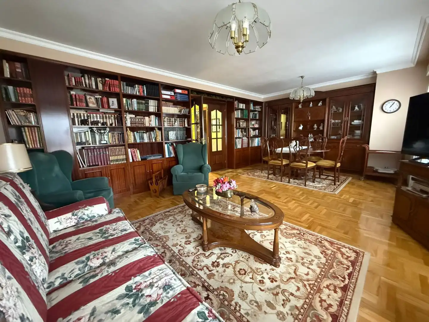 Sala d'estar de Pis en venda en Gijón  amb Calefacció, Traster i Balcó