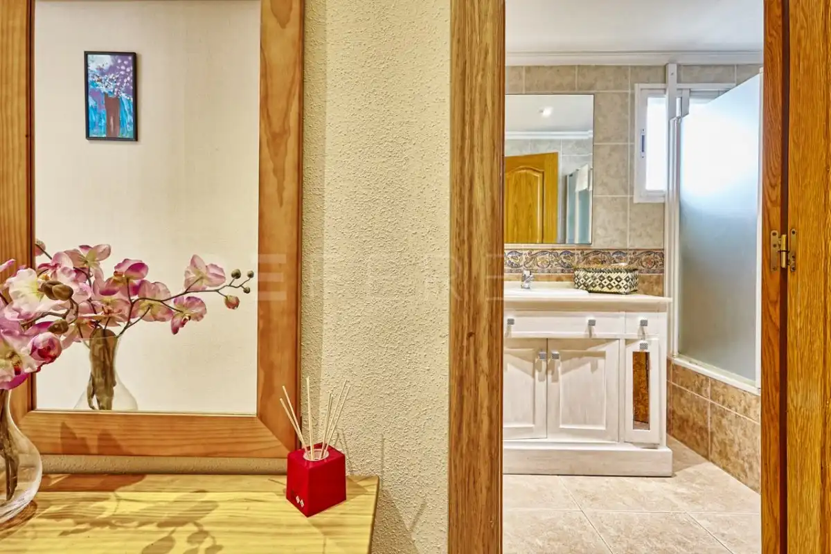 Bathroom of Apartments for rent in El Campello  with Air Conditioner, Heating and Private garden