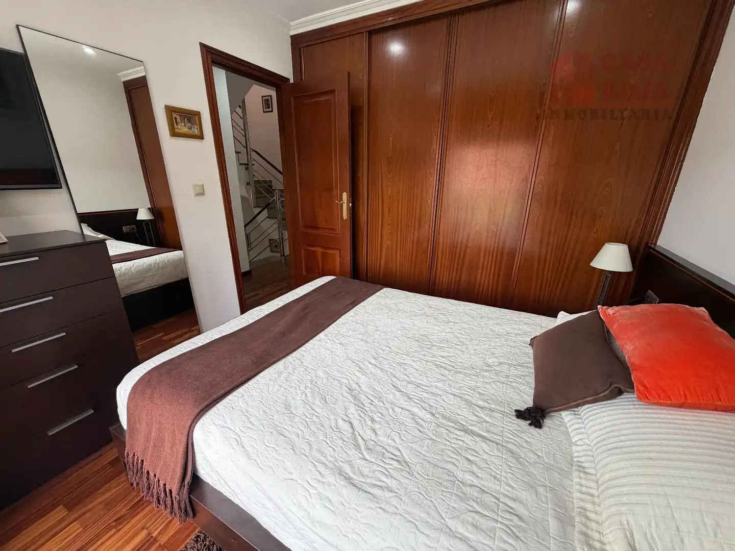 Dormitori de Casa adosada en venda en Cangas  amb Calefacció, Parquet i Traster