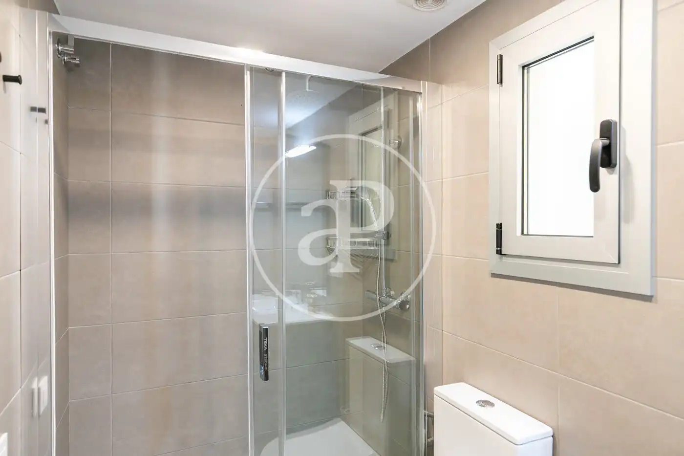 Baño de Piso en venta en Barcelona con Aire acondicionado, Calefacción y Amueblado