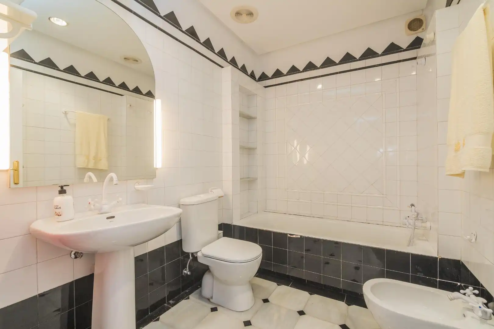 Baño de Casa o chalet en venta en Elche / Elx con Aire acondicionado, Jardín privado y Terraza