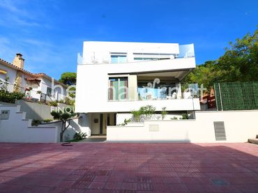 Casa amb piscina en venda a Tueda