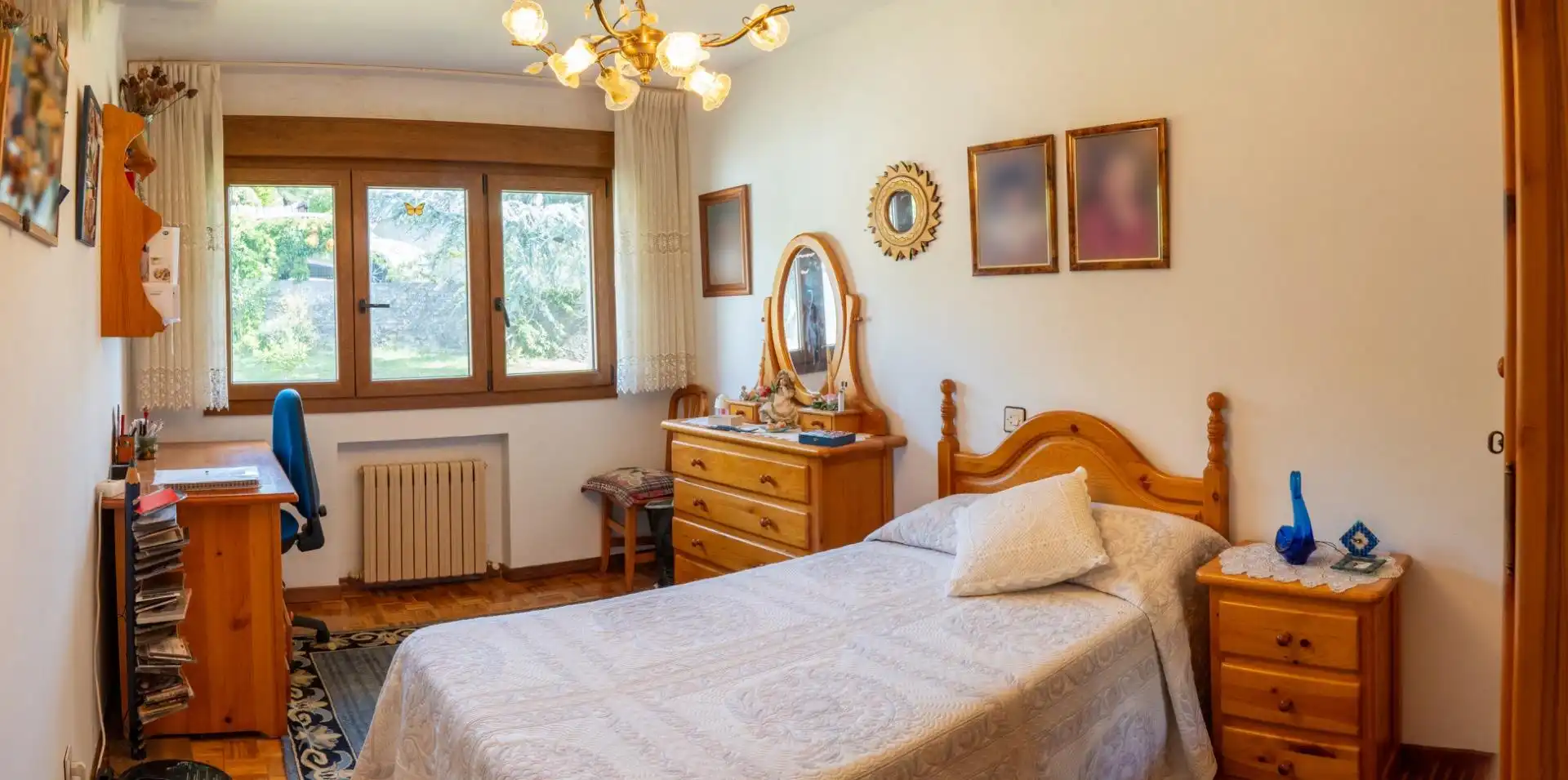 Dormitori de Casa o xalet en venda en Gijón  amb Calefacció, Jardí privat i Terrassa