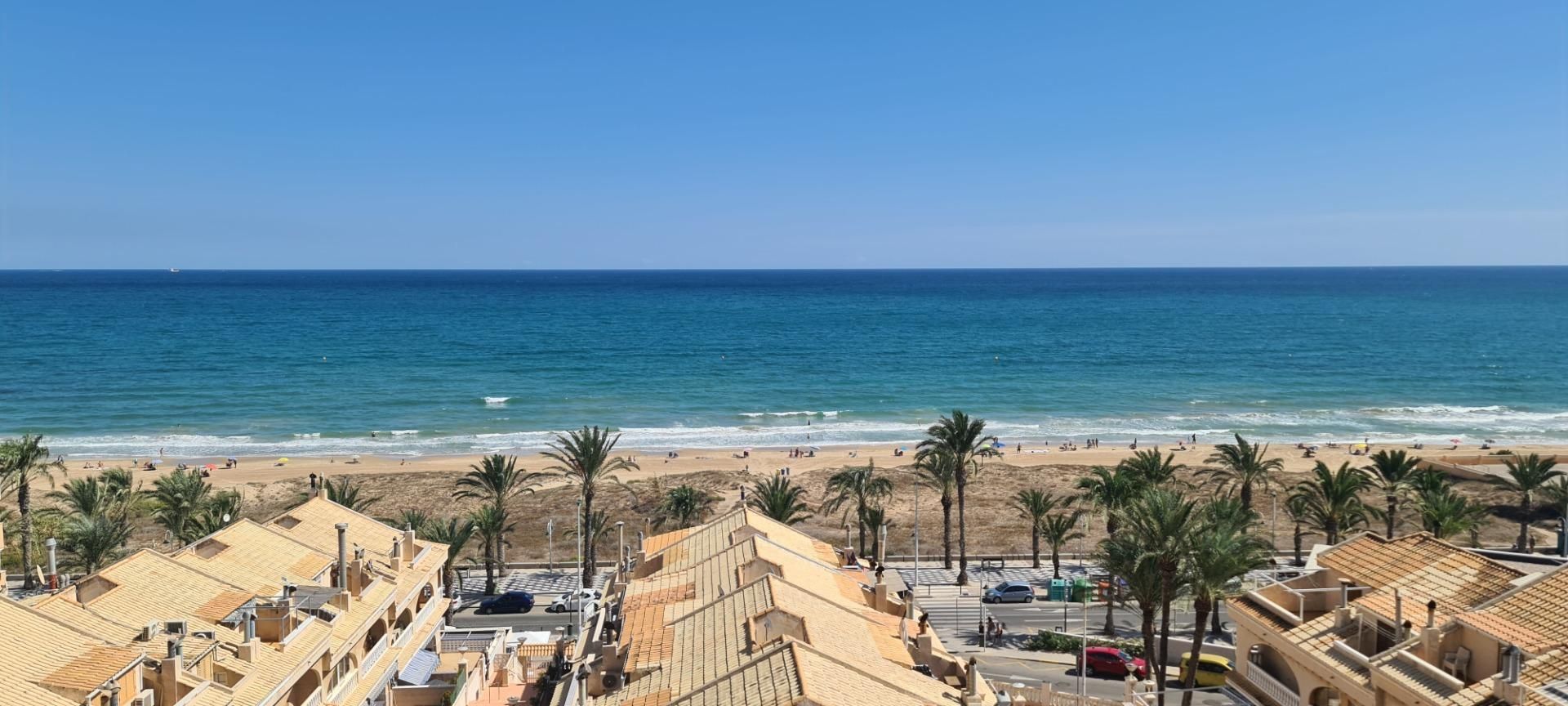 Vista exterior de Apartament en venda en Elche / Elx amb Calefacció i Piscina comunitària