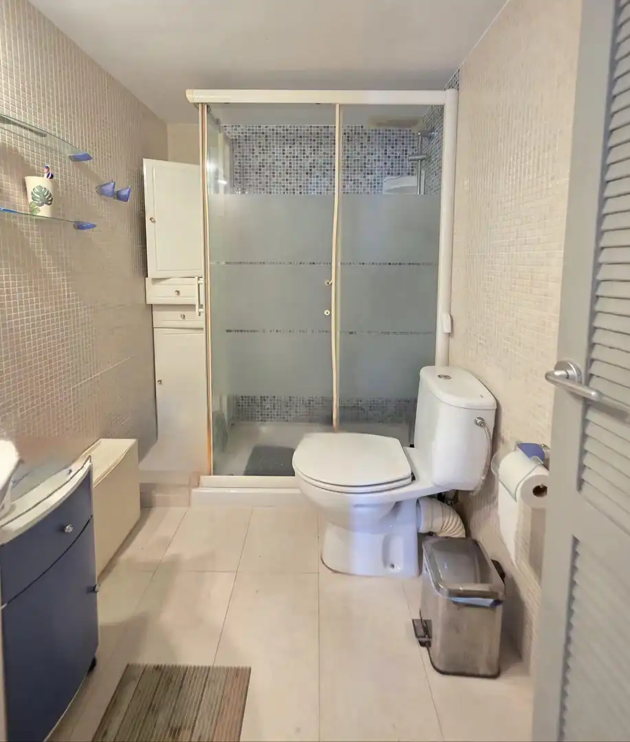 Baño de Apartamento en venta en Salou con Aire acondicionado, Terraza y Amueblado
