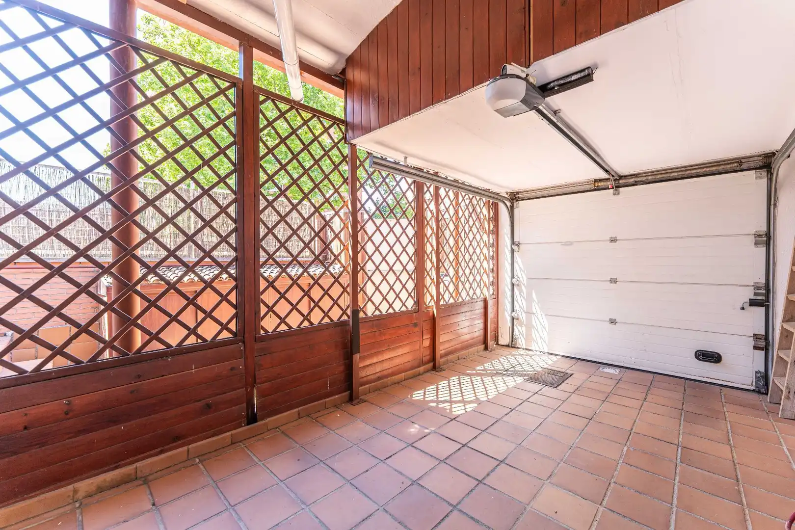 Vista exterior de Casa adosada en venta en Fuenlabrada con Aire acondicionado, Calefacción y Jardín privado