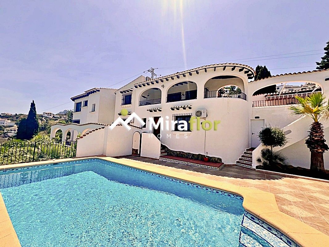 Vista exterior de Casa o xalet en venda en Pego amb Aire condicionat, Jardí privat i Terrassa
