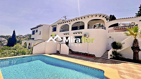 Preciosa villa independiente en Monte Pego, con hermosas vistas al valle y al mar