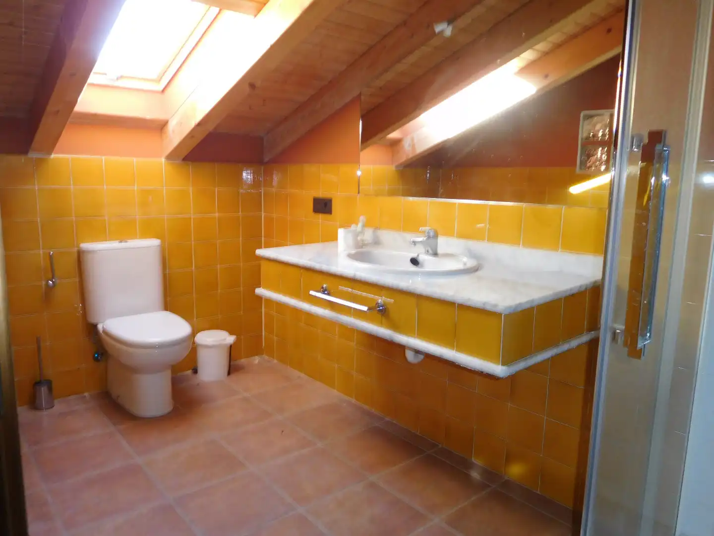 Bathroom of Houses for sale in Villazopeque  with Heating, Private garden and Storage room