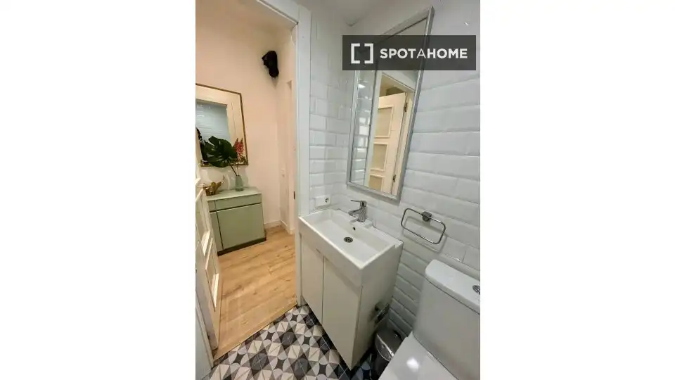Baño de Piso de alquiler en Barcelona con Aire acondicionado, Calefacción y Amueblado