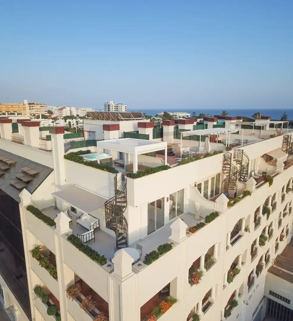 Vista exterior de Àtic de lloguer en Marbella amb Terrassa, Moblat i Jacuzzi