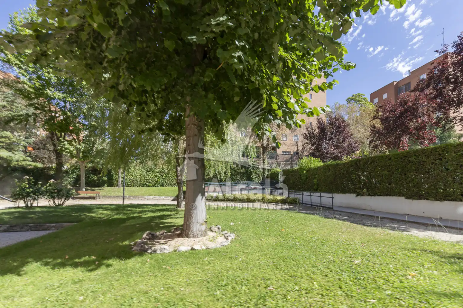 Jardín de Piso en venta en Madrid con Calefacción, Jardín privado y Piscina